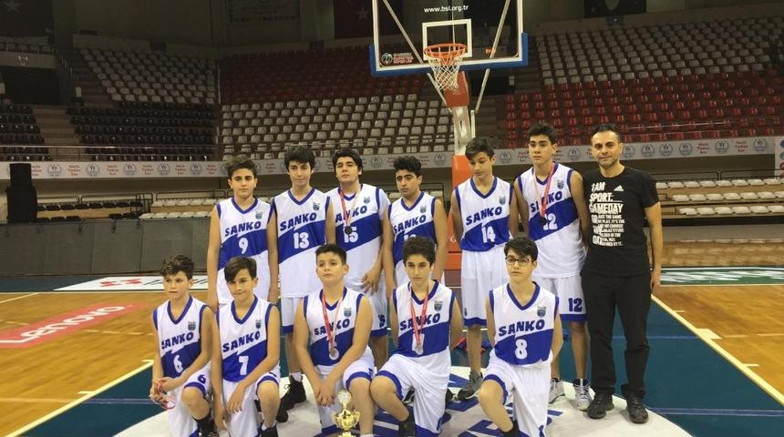 SANKO Okulları Yıldız Erkek Basketbol Takımı il ikincisi oldu