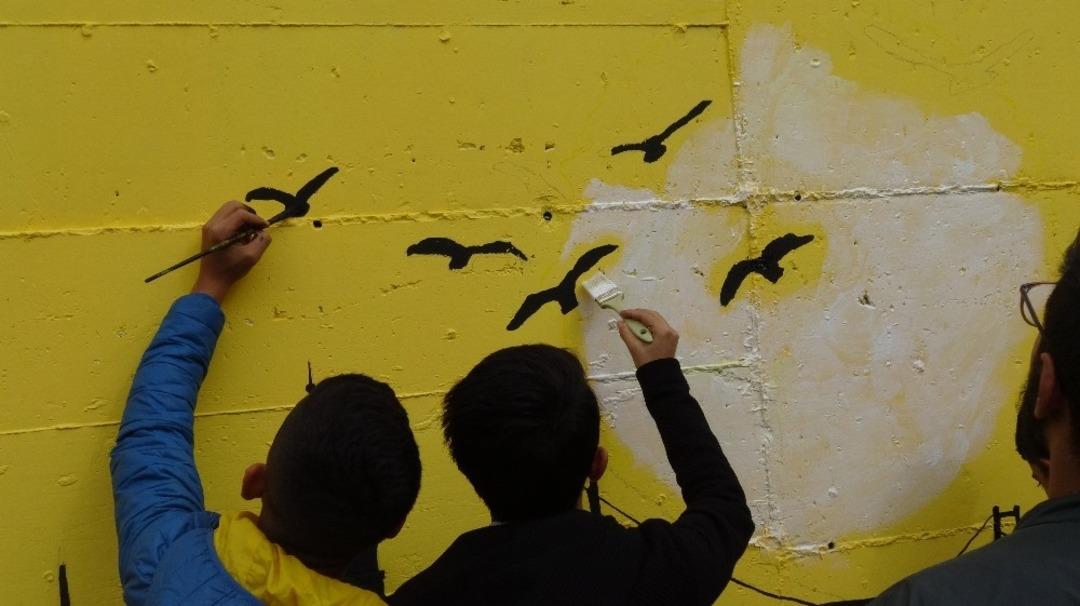 Gerc&uuml;ş&rsquo;te sokaklar şair ve yazar resimleriyle renklendi