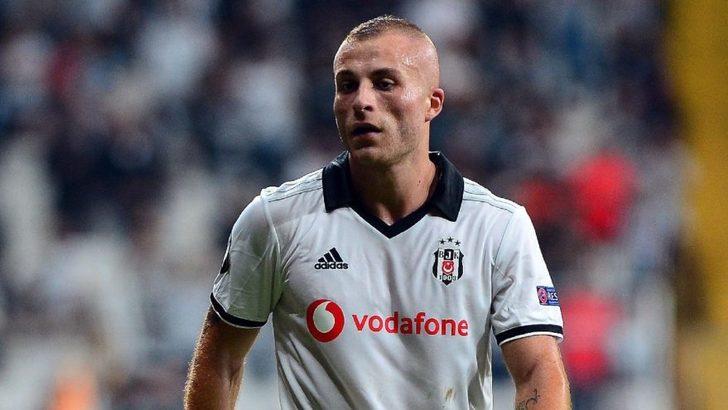 - Gökhan Töre'nin Beşiktaş'ta kalması iki taraf için de zararlı. Artık başka takıma gidip kendini kanıtlamalı.