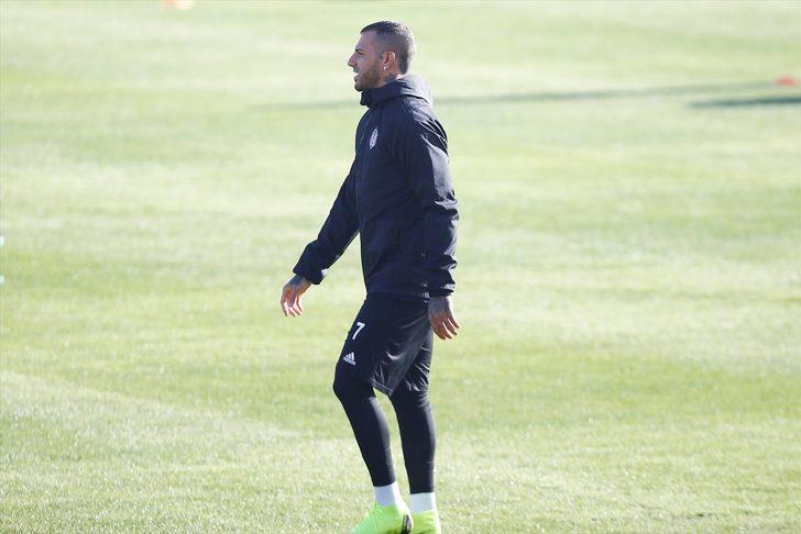 - Ricardo Quaresma’yı biz bırakmak istemiyoruz, o da bizden ayrılmak istemiyor. Fakat tabii reddedemeyeceği bir teklif gelirse durumlar değişir.