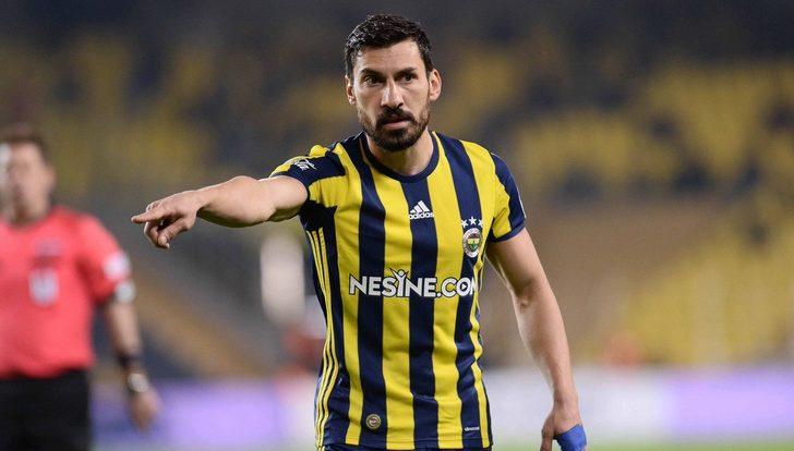 - Sağ bek arayışımız olduğu biliniyor. Şener Özbayraklı sadece bizi tatmin eden bir teklif geldikten sonra düşünebileceğimiz bir isim. Ne biz Şener'i Fenerbahçe'den istedik ne de Fenerbahçe bize resmi olarak bir teklif yaptı.