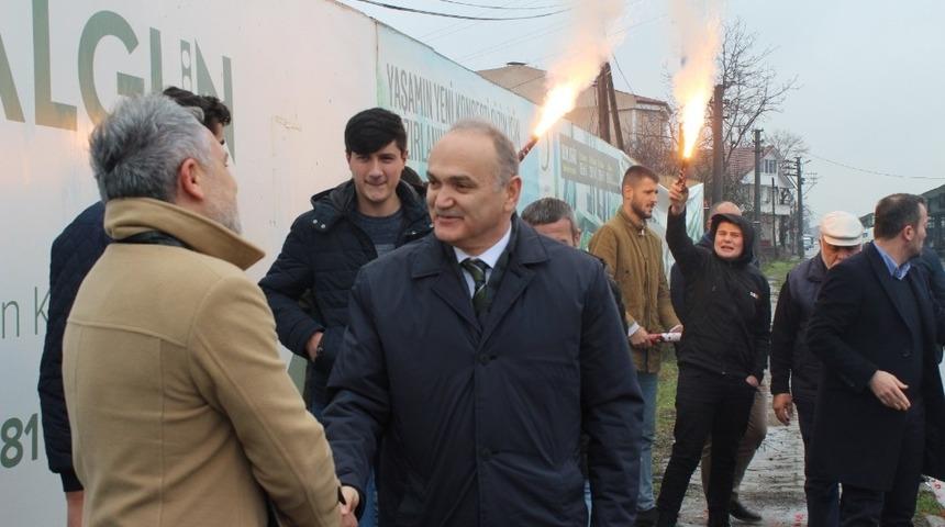 Gen&ccedil;ler, Başkan adayı &Ouml;zl&uuml;&rsquo;y&uuml; tulum ve meşale ile karşıladı