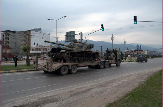 Suriye sınırına askeri araç sevkiyatı