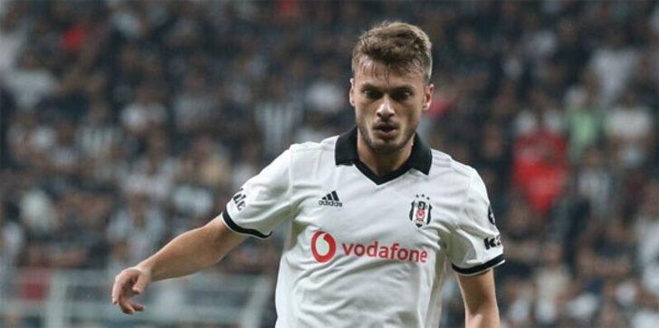 - Başkanımız 'Adem Ljajic'i alacağız' dedi, onun üzerine söyleyecek bir şey yok. Şu anda performansının yarısını bile sergilemiş değil. Beşiktaş'ın vazgeçilmezlerinden biri olabilecek bir oyuncu.