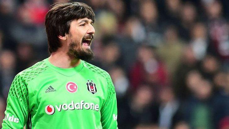 - Tolga Zengin'in kampa alınmaması belki doğru haksızlıktır ama Beşiktaş'a da haksızlık. Kağıt üzerinde baktığımızda en az katkı sunandan başlamamız gerekiyor. Tolga'yı seviyorum ama böyle olması gerekiyor.