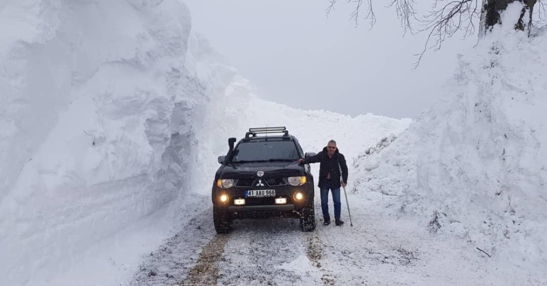 Zirveye kar t&uuml;nellerin arasından ulaştılar