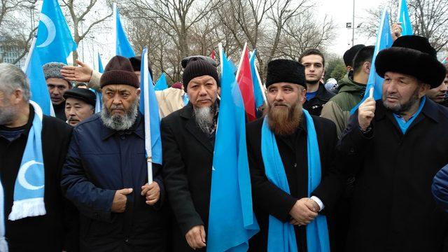 Motosikletçilerden Çin'in Doğu Türkistan politikasını konvoylu protesto