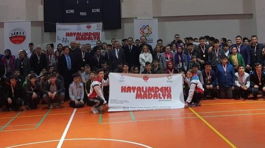 &ldquo;Hayalimdeki madalya&rdquo; proje şenliği ve &ouml;d&uuml;l t&ouml;reni yapıldı