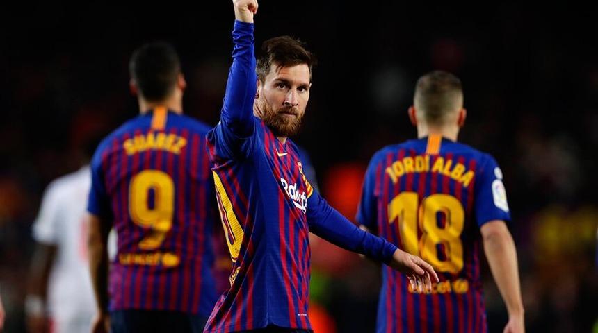 Messi bir kez daha tarihe geçti