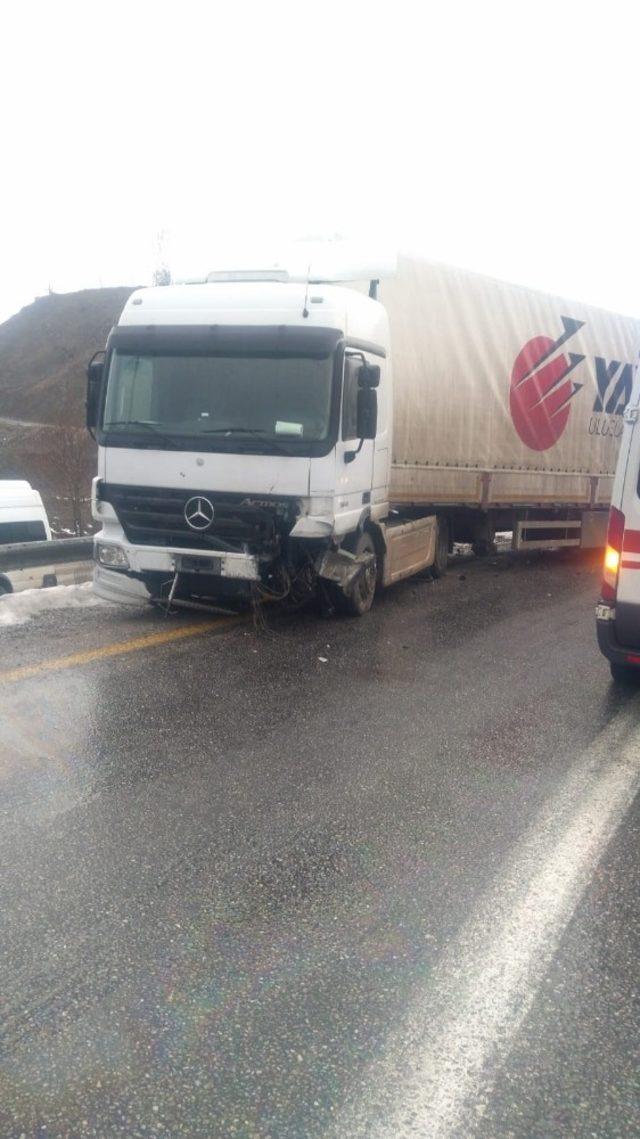 Bitlis’te trafik kazası: 1’i ağır 2 yaralı