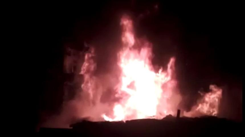 İstanbul'da korku dolu gece! Mahalleli sokağa d&ouml;k&uuml;ld&uuml;