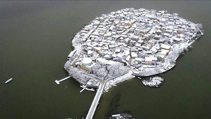 Türkiye'deki 'Küçük Venedik' kara büründü  G1