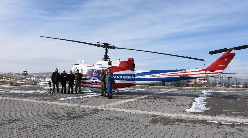 Kırşehir&rsquo;de, jandarma ve polis ekiplerinin katıldığı helikopter destekli trafik denetimi yapıldı