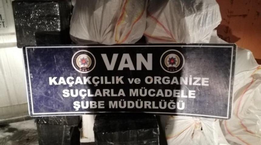 Van&rsquo;da 10 bin 500 paket ka&ccedil;ak sigara ele ge&ccedil;irildi
