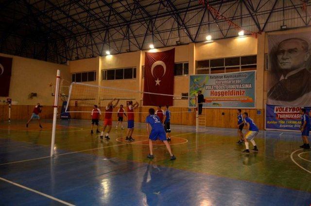 Refahiye’de kurumlar arası voleybol turnuvası yapıldı