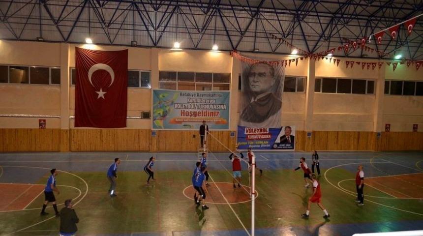 Refahiye’de kurumlar arası voleybol turnuvası yapıldı
