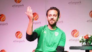 Erkan Kolçak Köstendil: Oyuncu değil, kaleci olmayı hayal ediyordum 