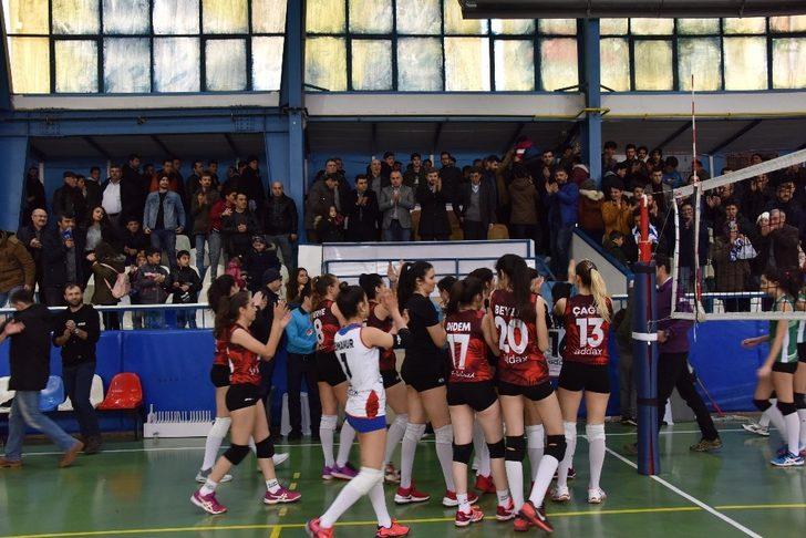 İdman Yurdu Spor, Zonguldak DSİ Voleybol Takımını 3-0 mağlup etti G2