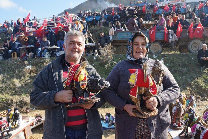 Bu develer güreşmiyor, evleri süslüyor G1