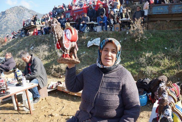 Bu develer güreşmiyor, evleri süslüyor G2