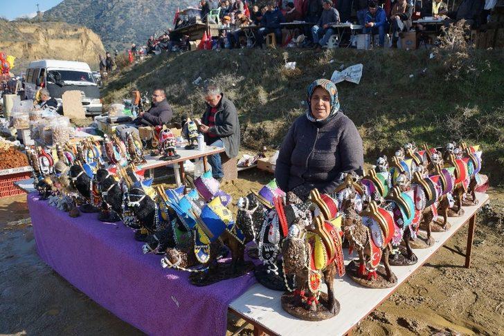 Bu develer güreşmiyor, evleri süslüyor G3