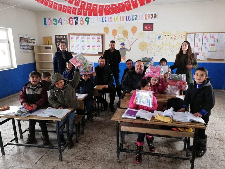 AK Parti Başkale Gençlik Kollarından örnek davranış G3