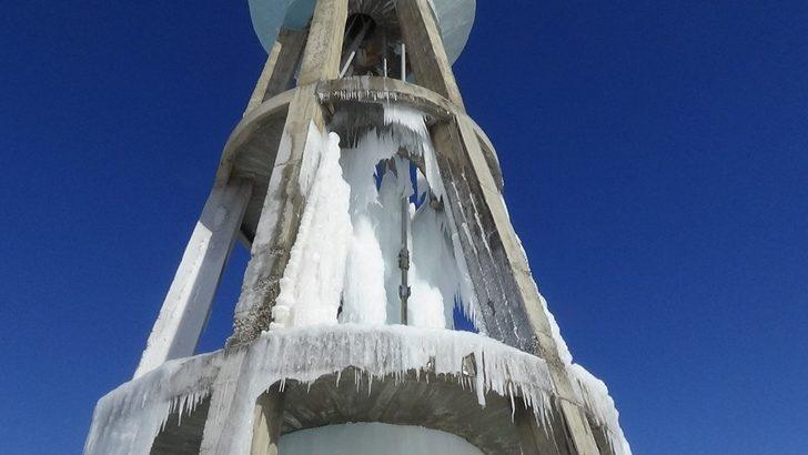 Su deposu buz kulesine dönüştü G3