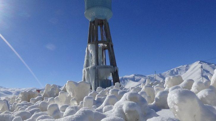 Su deposu buz kulesine dönüştü G5