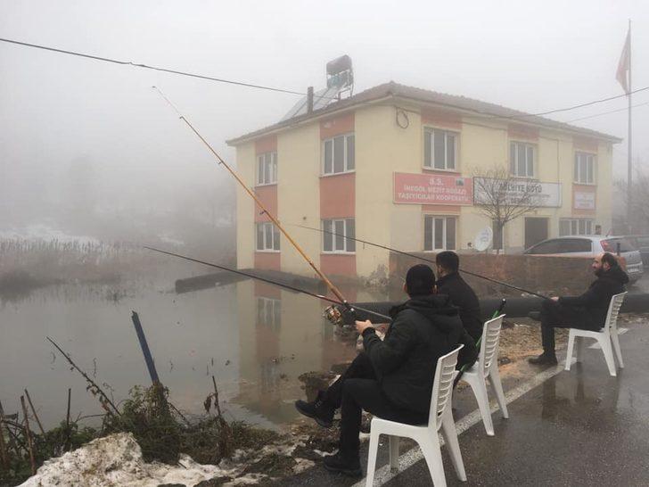 Mahalleyi su bastı, onlar botla tur attı! Bakın neden yapmışlar? G4