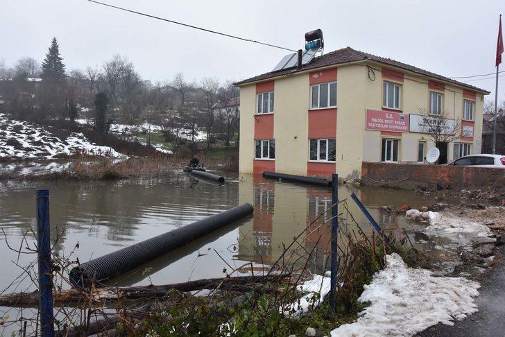 Mahalleyi su bastı, onlar botla tur attı! Bakın neden yapmışlar? G2
