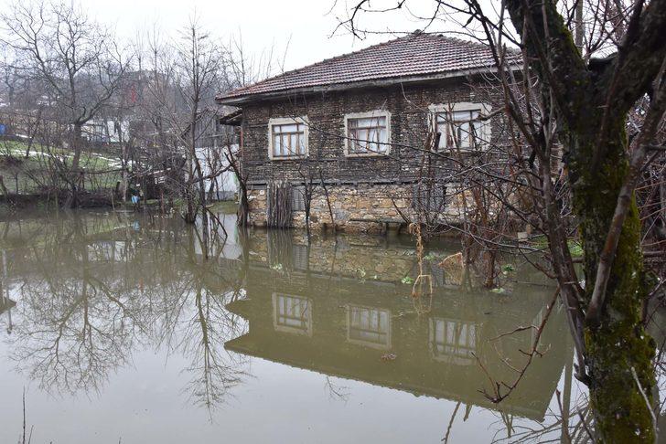 Mahalleyi su bastı, onlar botla tur attı! Bakın neden yapmışlar? G1