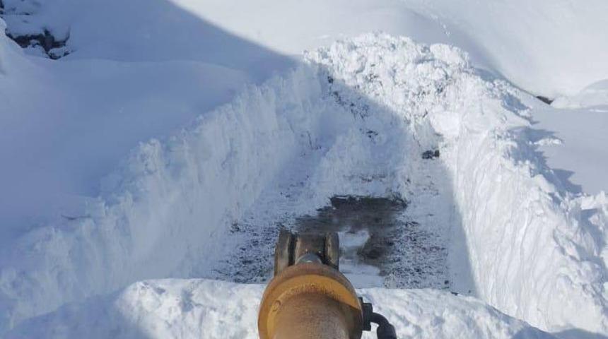 Hakkari’de 11 yerleşim yerinin yolu kapandı
