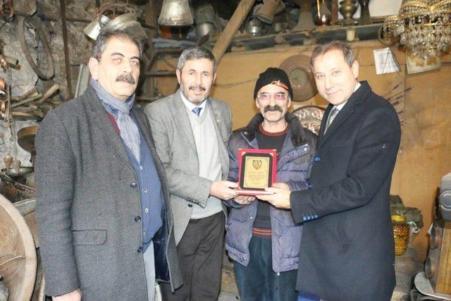 Konya Bakırcılar Odası emektar esnaflarını unutmadı