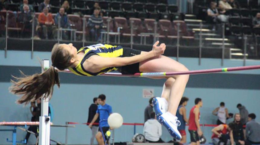 Rümeysa Ökdem atletizmde 25 yıllık rekoru kırdı