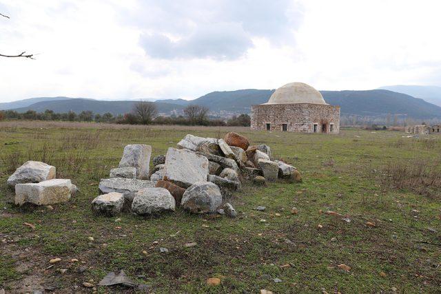 Kanuni'nin yaptırdığı tarihi mescide yeni dönem metal doğrama takıldı