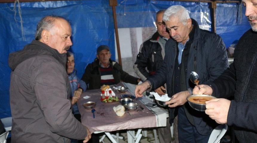 Demre&rsquo;de her g&uuml;n sabah namazı sonrası sıcak &ccedil;orba dağıtımı