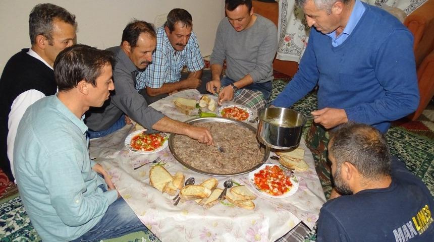 Hisarcıklı avcılar tavşan avı sezonunu tirit ziyafetiyle kapattılar