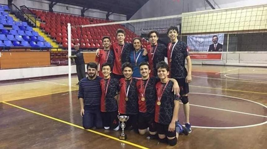 Simav Fen Lisesi voleybolda il şampiyonu oldu
