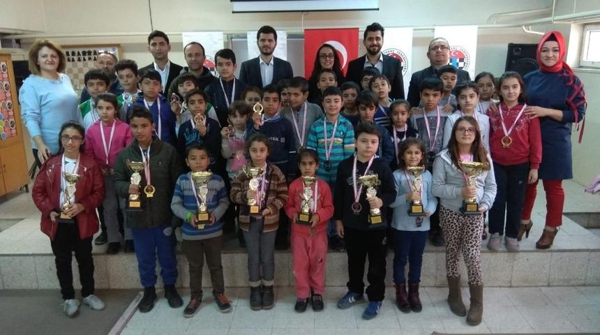 Okullar satran&ccedil; turnuvasında yarıştı