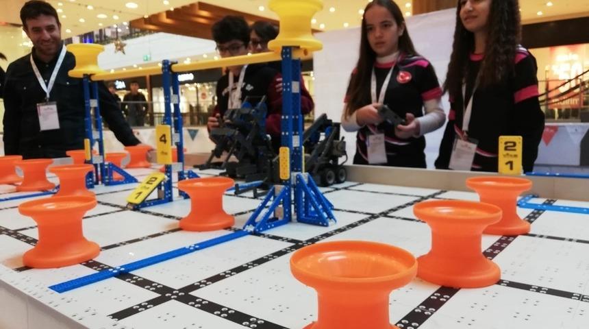 Geleceğin robot tasarımcıları yarıştı
