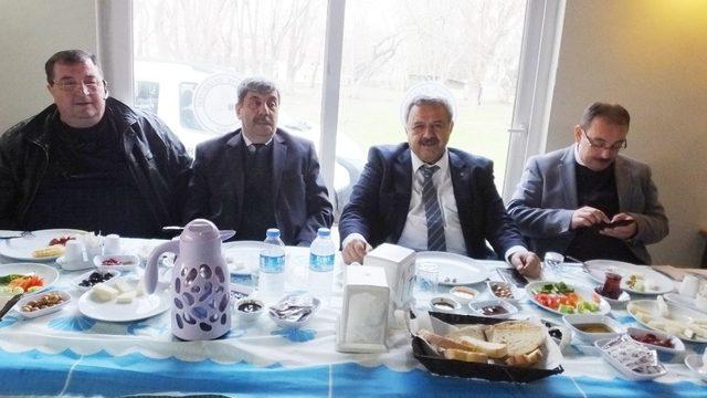 Burhaniye Belediye Başkanı Uysal gazetecilerle bir araya geldi
