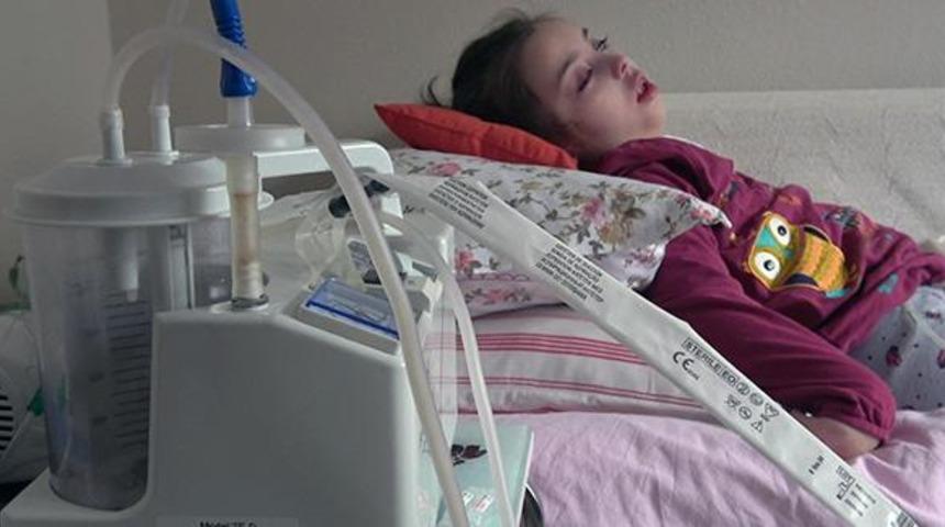 Küçük Ela Nur, zeytin çekirdeği yüzünden felç oldu