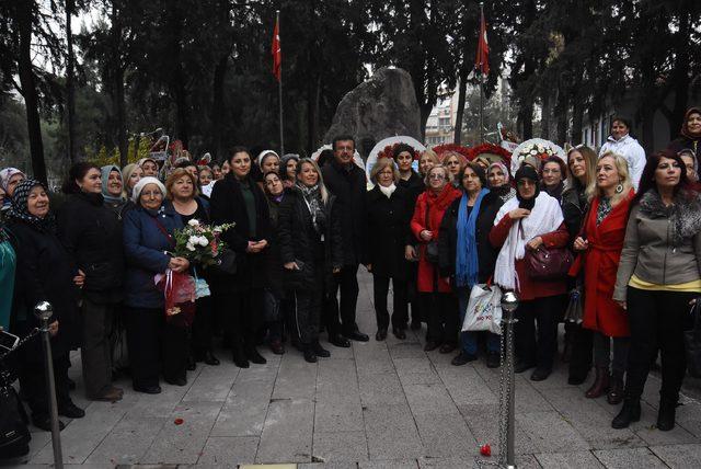 Zeybekci'den Zübeyde Hanım'ın kabrine ziyaret