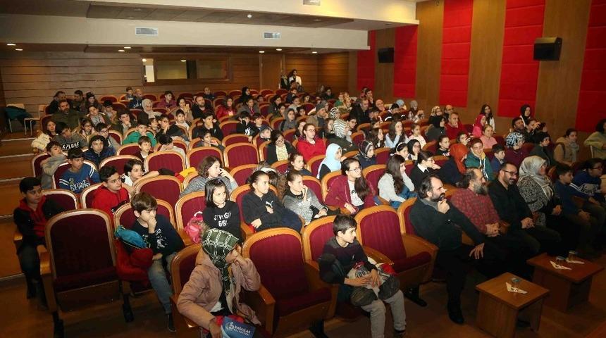 Ressam İlhami Atalay: &ldquo;Sanatsızlık, cahillikle ikiz kardeştir&rdquo;