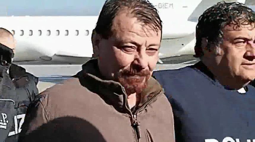 Firari militan Cesare Battisti, İtalya'ya getirildi