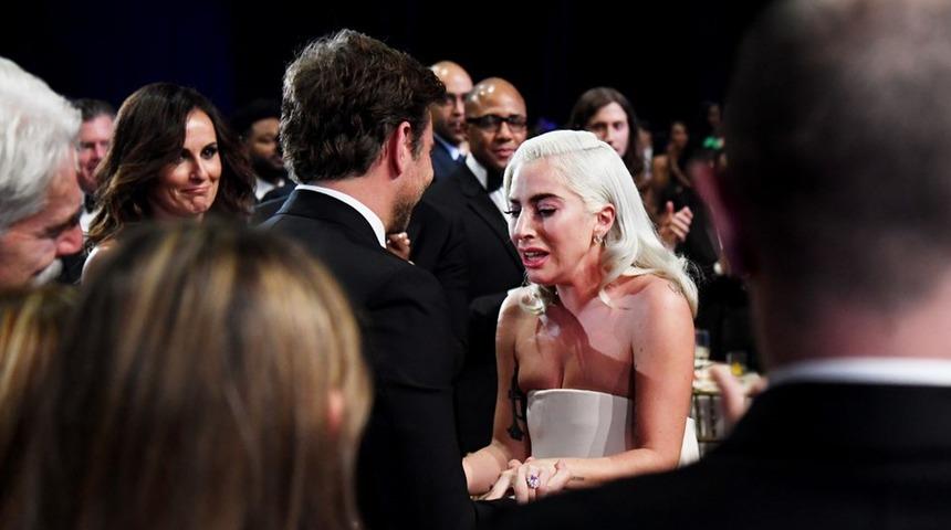 Lady Gaga gözyaşlarına hakim olamadı