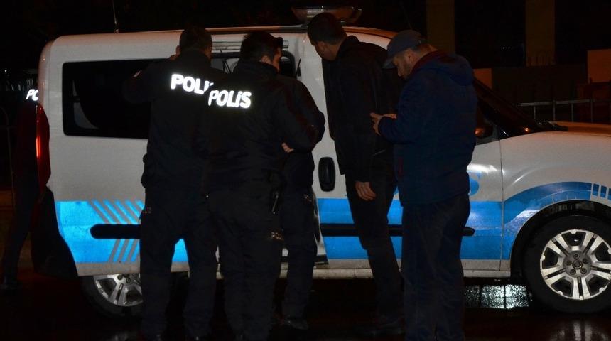 Polisin dur ihtarına uymayan araç lastiklerine ateş edilerek durduruldu