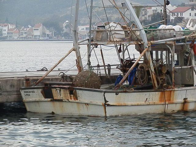 Foçalı balıkçının ağına mayın takıldı