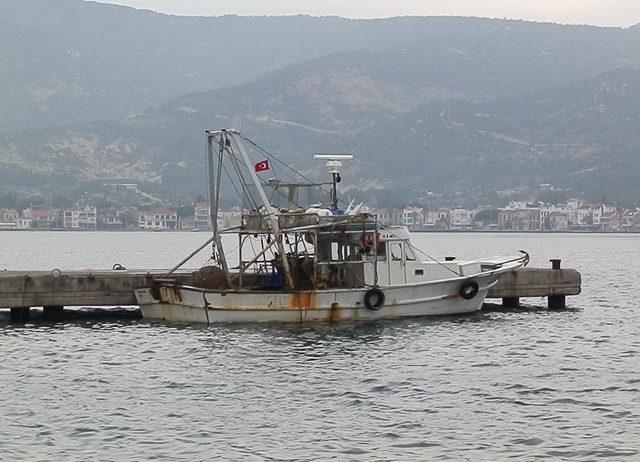 Foçalı balıkçının ağına mayın takıldı