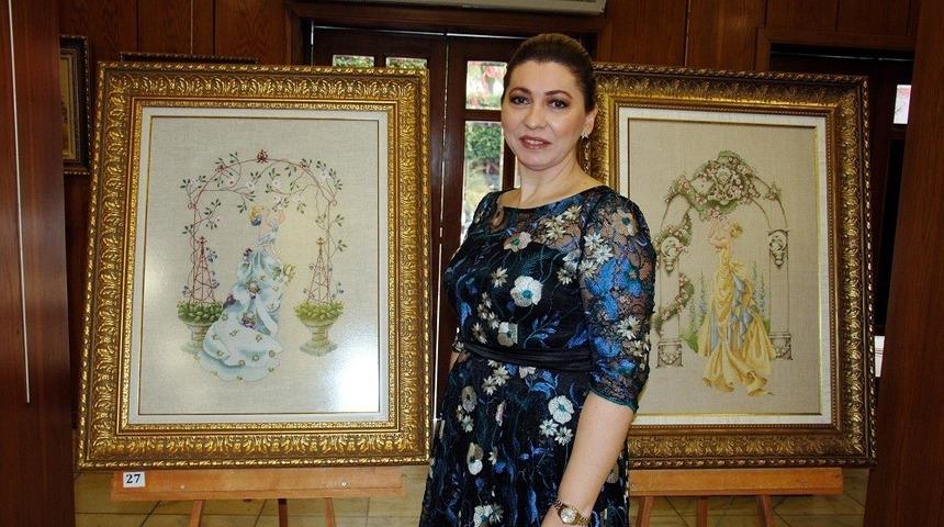 Selen İşsever goblen sergisini a&ccedil;tı